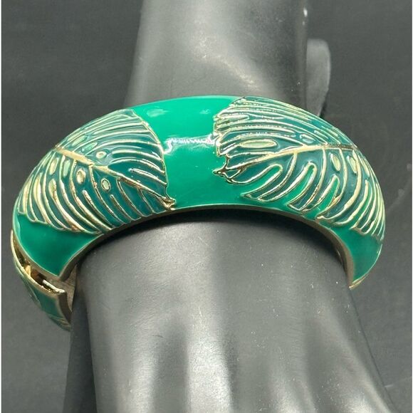 Sequin Neiman Marcus Enamel Green Gold Monstera Leaf Hinged Bangle Bracelet NWOT - Picture 7 of 8